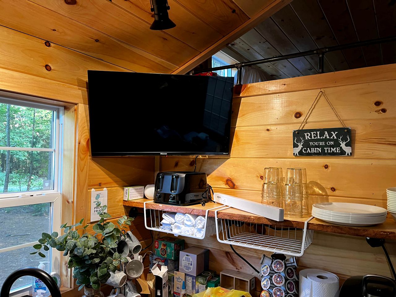 Cozy Cabin near Kentucky Lake - Amazing Glamping Rental in Big Sandy, Tennessee