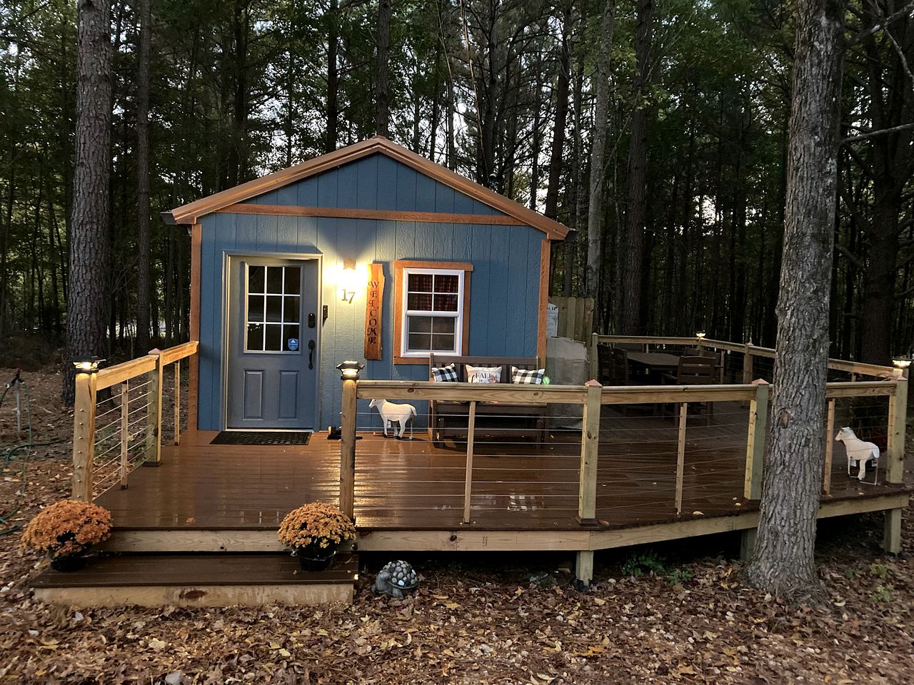 Cozy Cabin near Kentucky Lake - Amazing Glamping Rental in Big Sandy, Tennessee