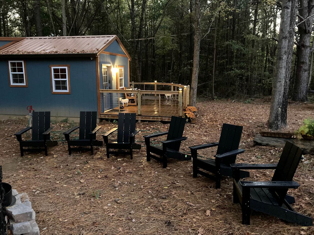 Cozy Cabin near Kentucky Lake - Amazing Glamping Rental in Big Sandy, Tennessee