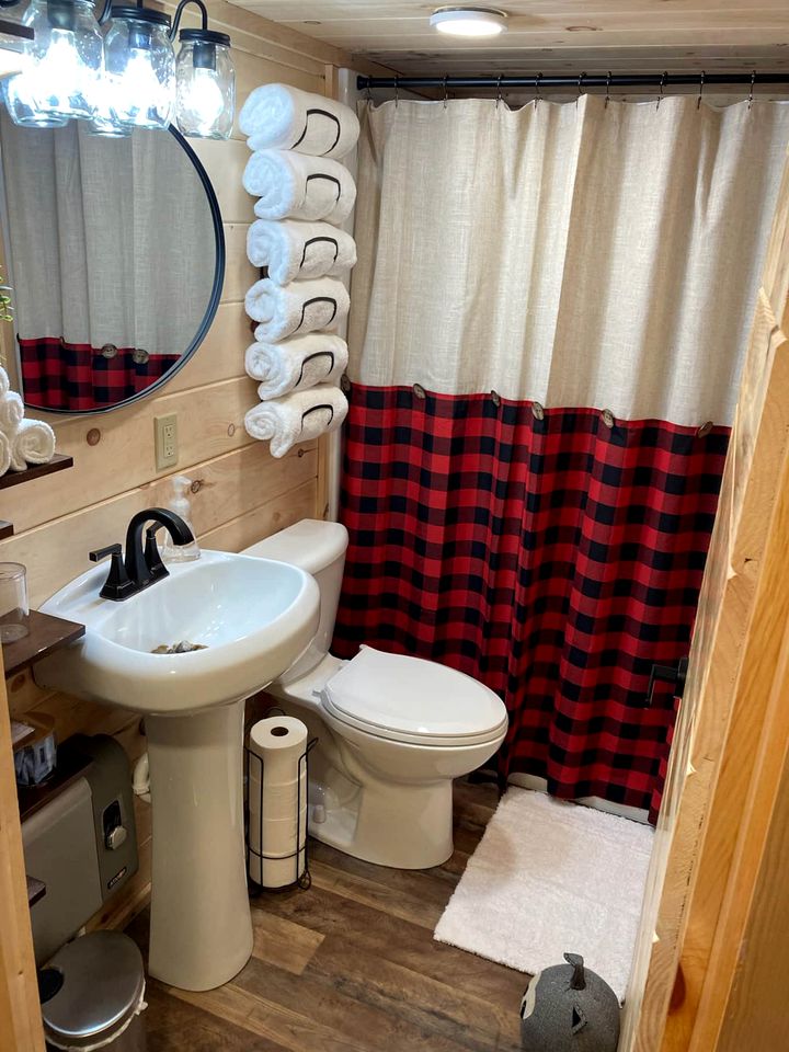 Cozy Cabin near Kentucky Lake - Amazing Glamping Rental in Big Sandy, Tennessee