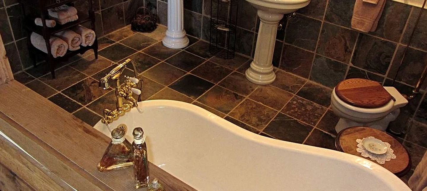 Tropical Nature Lodge with Incredible Views near Kohala Forest Reserve in Hawaii