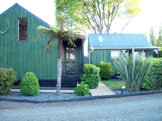 Cottages (Galatea, North Island, New Zealand)