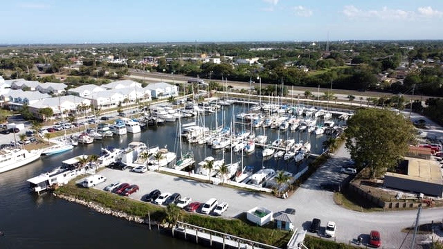 Incredible Houseboat for a Unique Romantic Getaway in Merritt Island, Florida