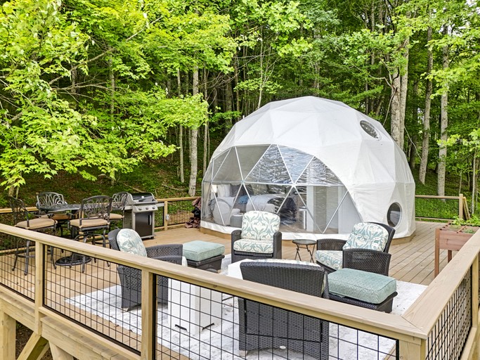 Domes (United States of America, Creston, North Carolina)