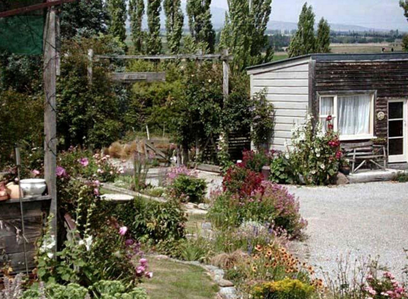 Lovely Glamping Getaway near Rock and Pillar Range in Picturesque Waipiata, New Zealand