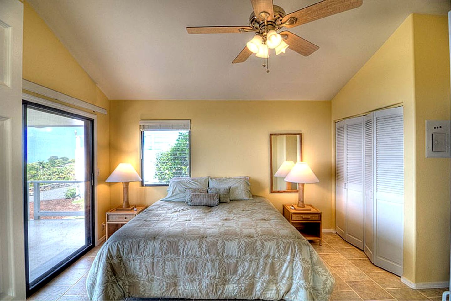 Coastal Farm Cottage with Infinity Pool Overlooking Coffee Farm near Kailua-Kona, Hawaii