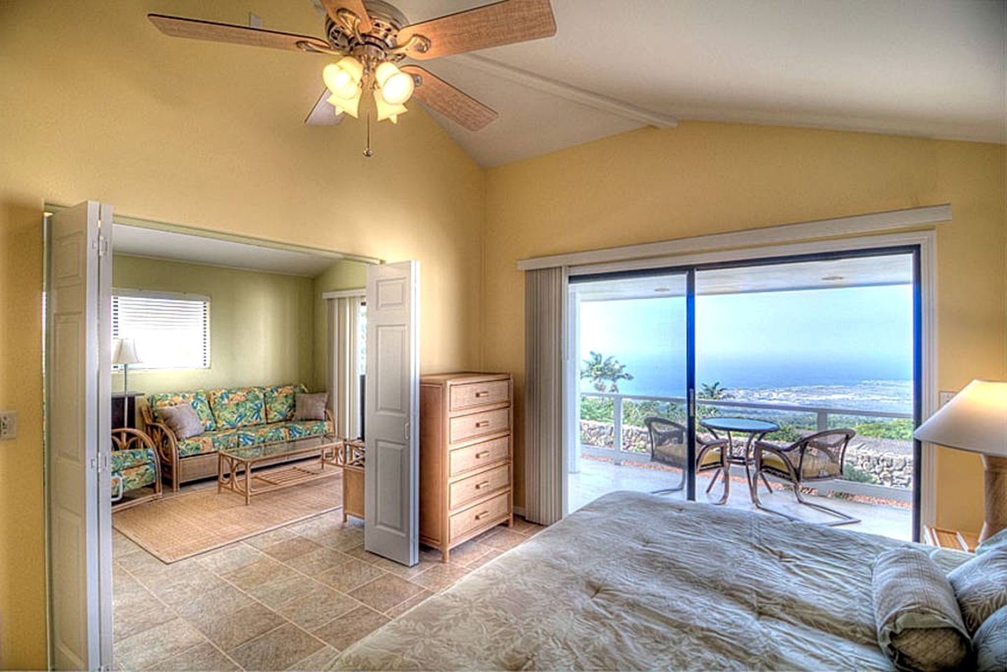 Coastal Farm Cottage with Infinity Pool Overlooking Coffee Farm near Kailua-Kona, Hawaii