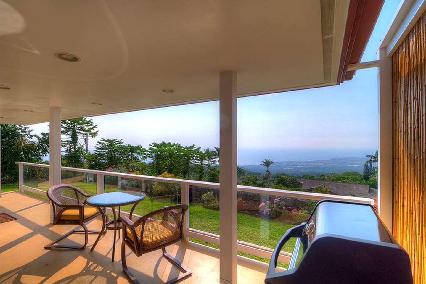 Coastal Farm Cottage with Infinity Pool Overlooking Coffee Farm near Kailua-Kona, Hawaii