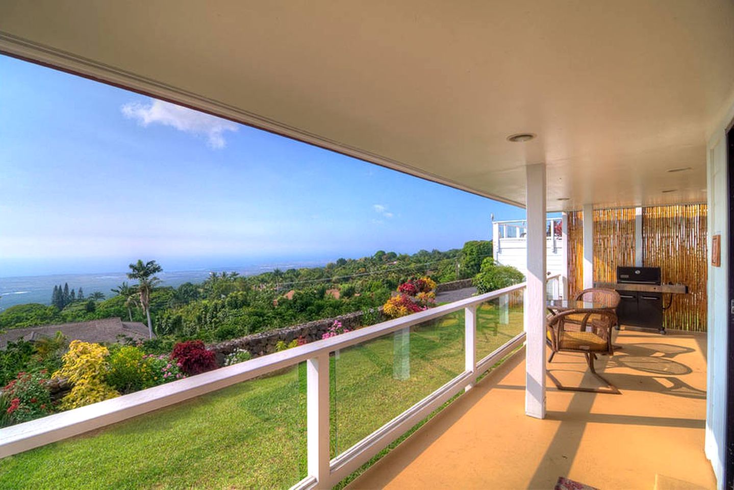 Coastal Farm Cottage with Infinity Pool Overlooking Coffee Farm near Kailua-Kona, Hawaii