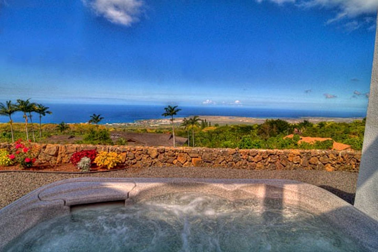 Coastal Farm Cottage with Infinity Pool Overlooking Coffee Farm near Kailua-Kona, Hawaii