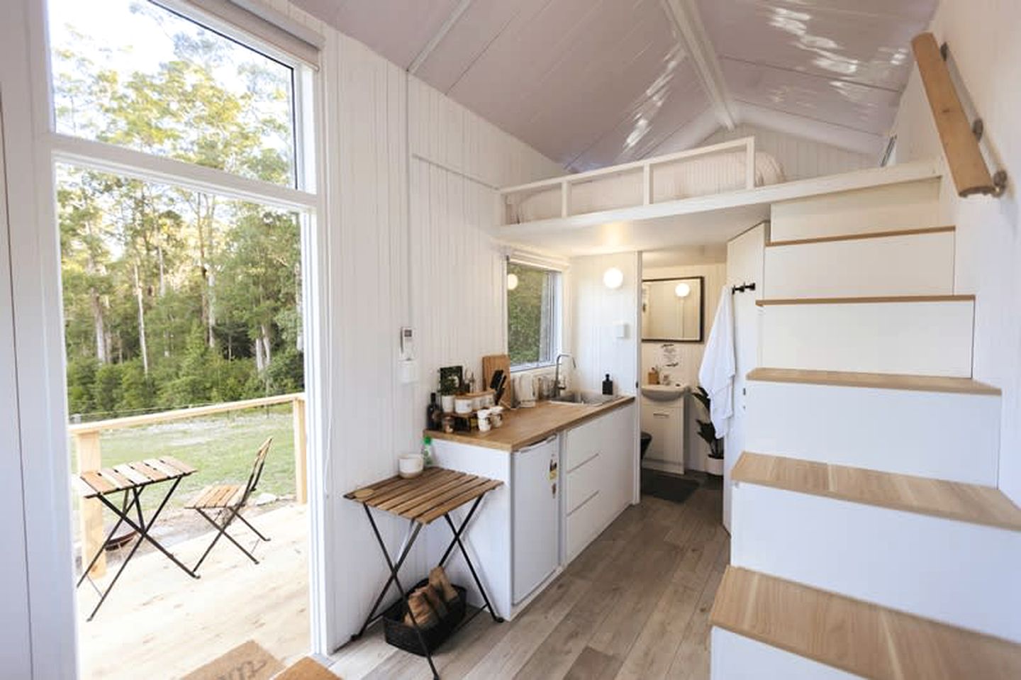 Charming Tiny House Rental for Glamping in Queensland