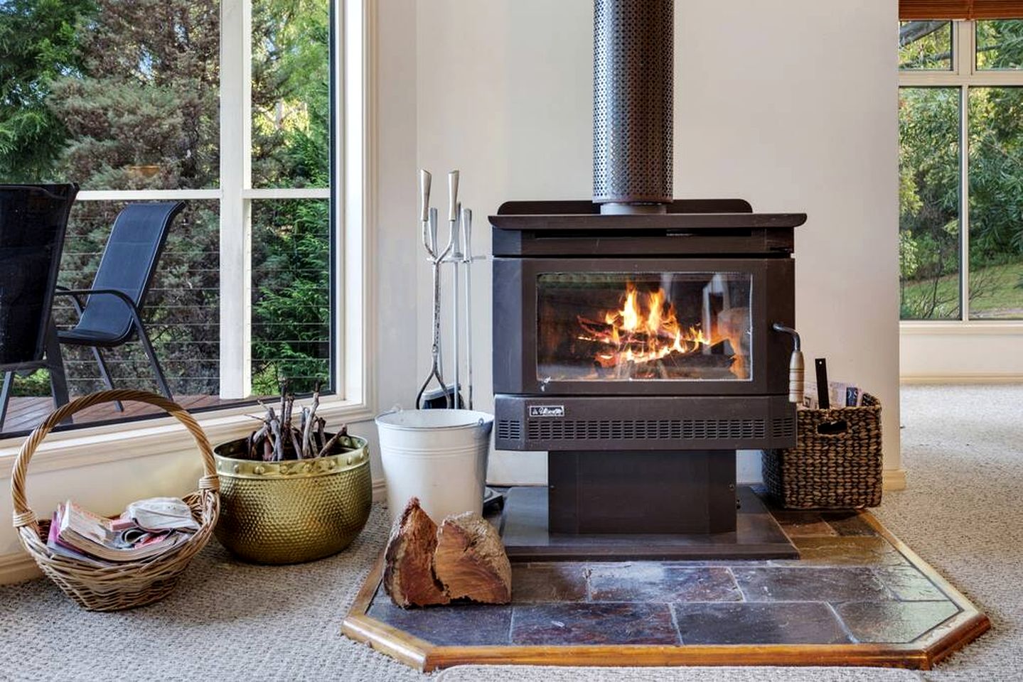 Luxury Chalet with Spa Bath & Log Fire near Ravensbourne National Park, Queensland