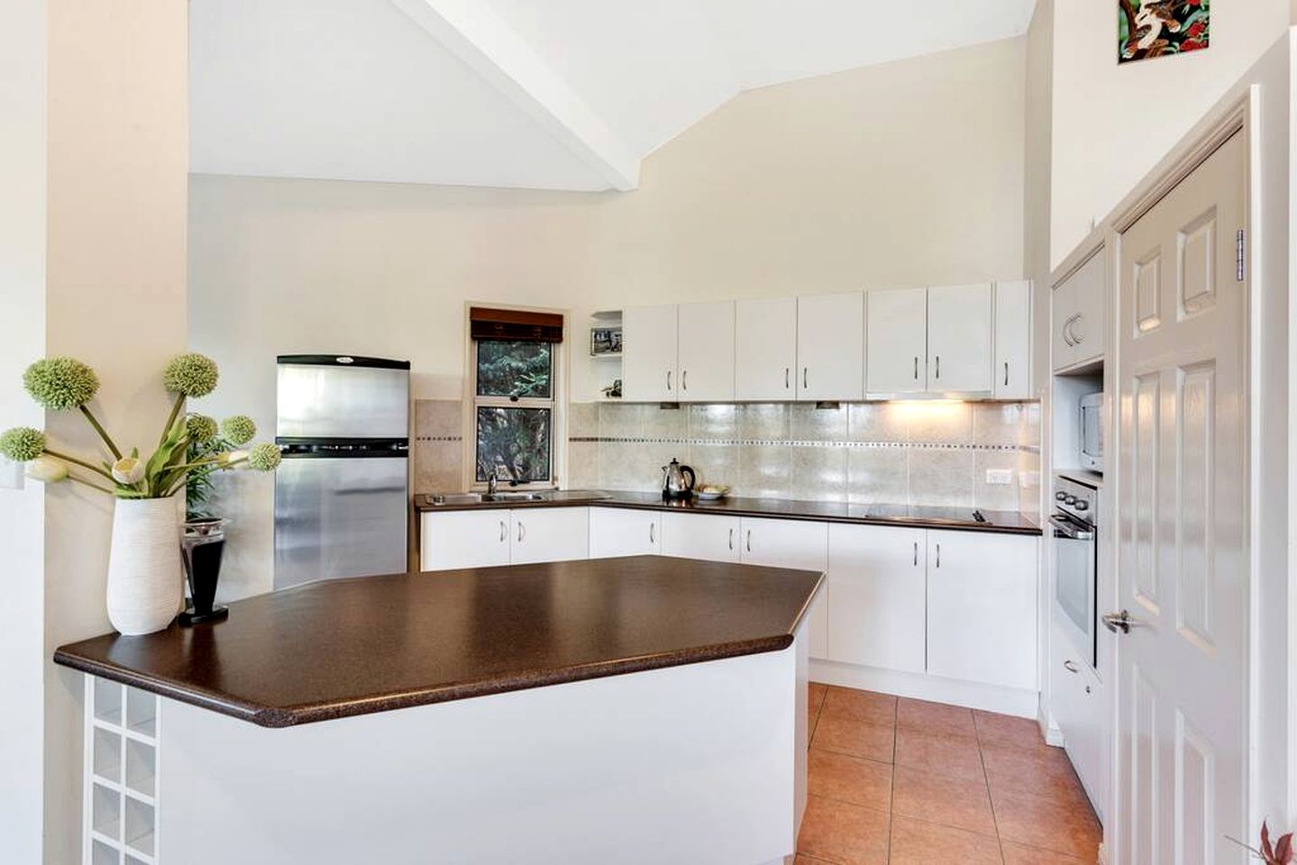 Luxury Chalet with Spa Bath & Log Fire near Ravensbourne National Park, Queensland