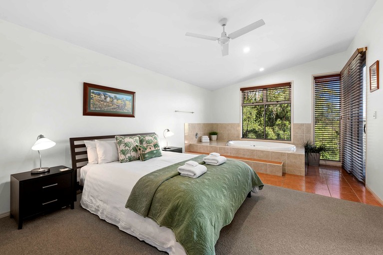 Vacation Rentals (Australia, Ravensbourne, Queensland)