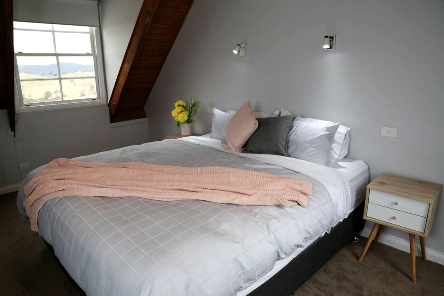 Remote Cabin Rental near the Blue Mountains and Lithgow, New South Wales