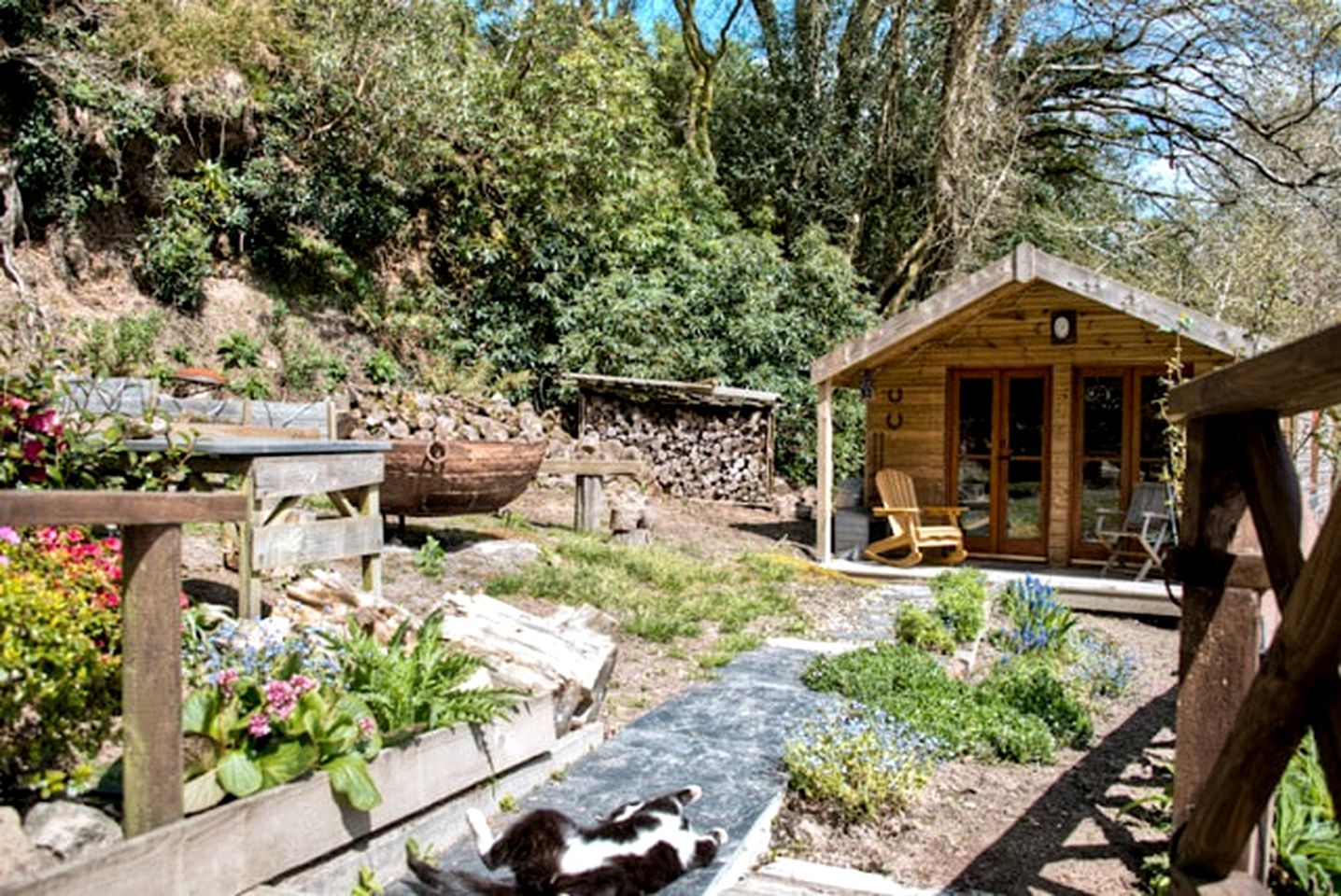 Romantic Cabin Rental by Prideaux Woods in St. Blazey, England