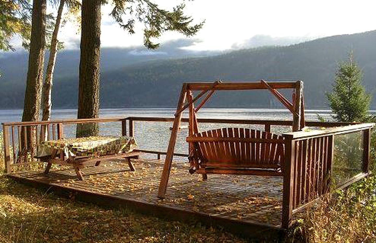 Kootenai Hideaway Lakefront Cabin, Cabins, Kaslo, Canada Glamping Hub