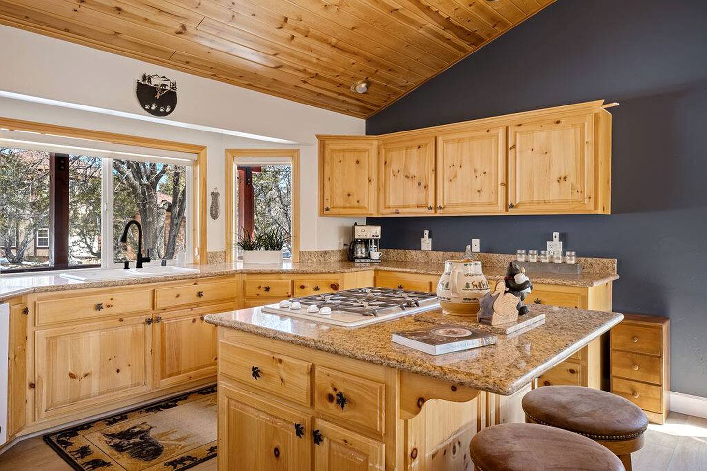 Ultimate Comfort: Cabin with Hot Tub near Big Bear Lake, California