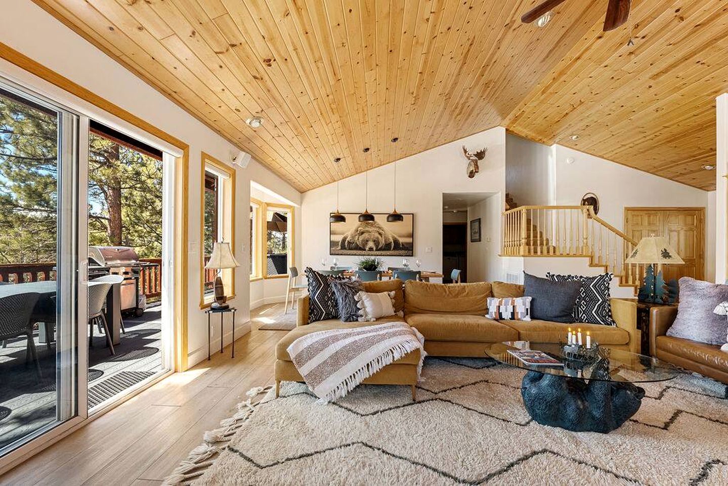 Ultimate Comfort: Cabin with Hot Tub near Big Bear Lake, California