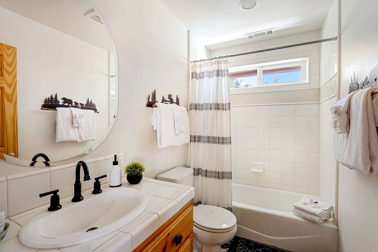 Ultimate Comfort: Cabin with Hot Tub near Big Bear Lake, California