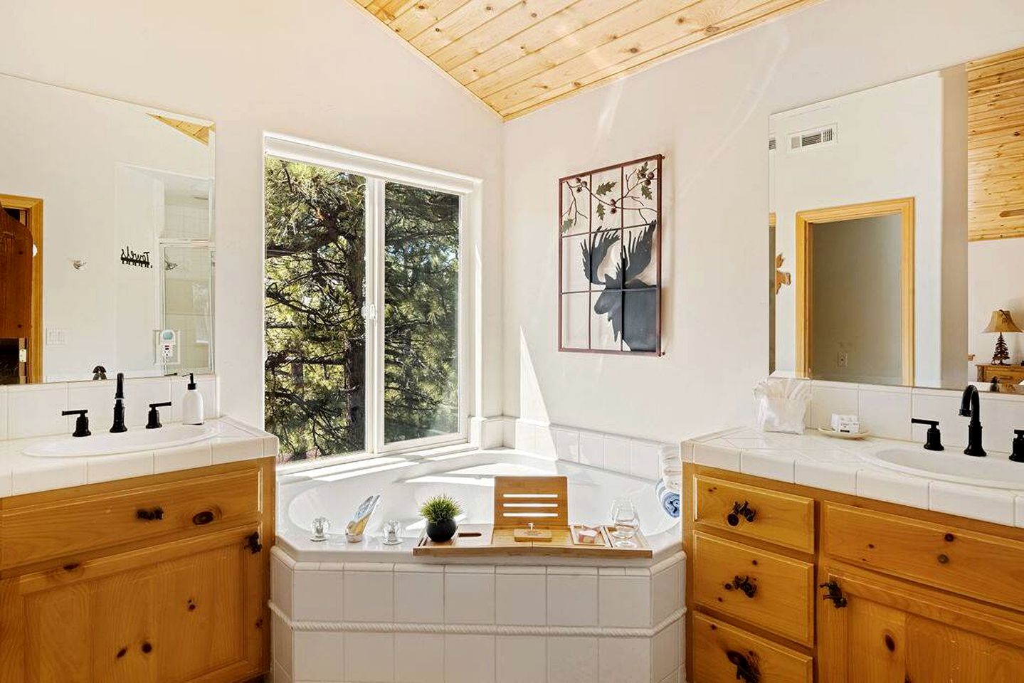 Ultimate Comfort: Cabin with Hot Tub near Big Bear Lake, California