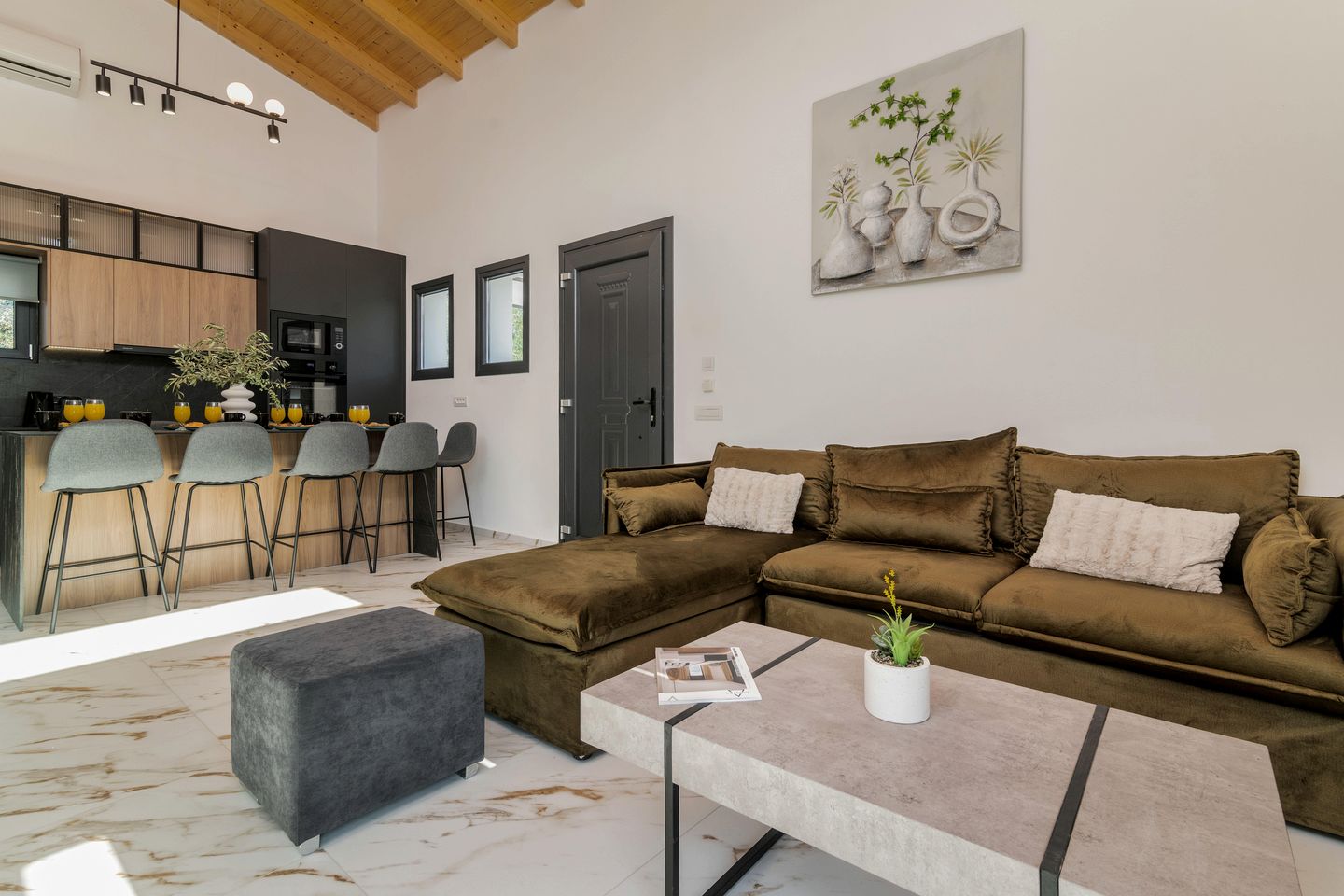 Luxurious Family Retreat with Private Pool in Mouzaki, Zakynthos