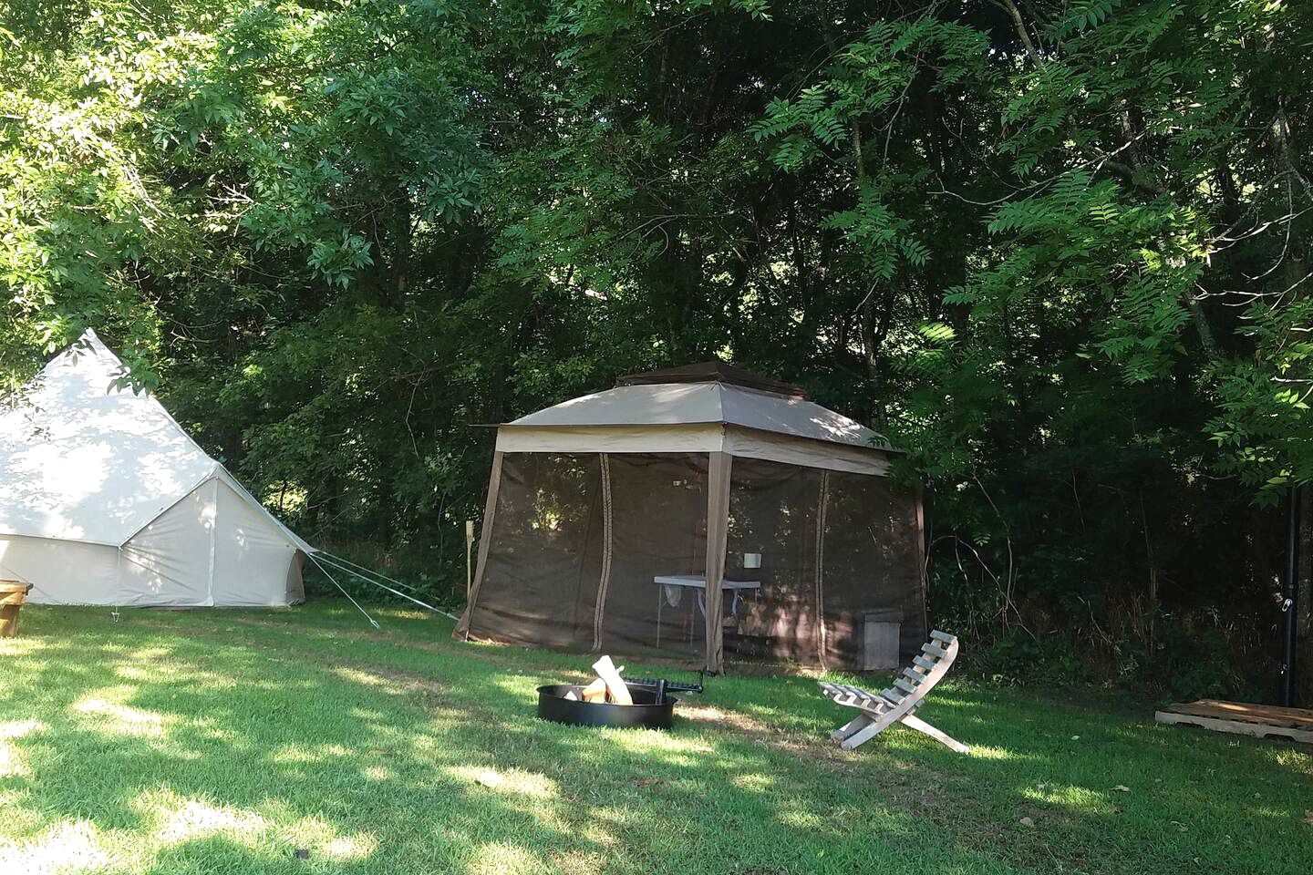 Lovely Eureka Springs Accommodation on the River