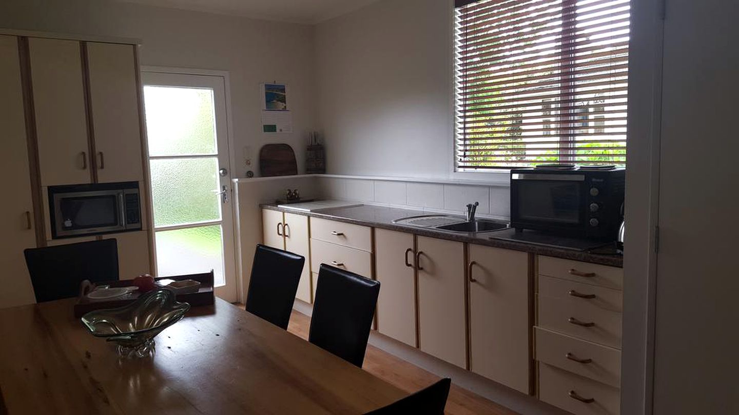 Charming Cottage Rental near Wineries in Kumeu, New Zealand