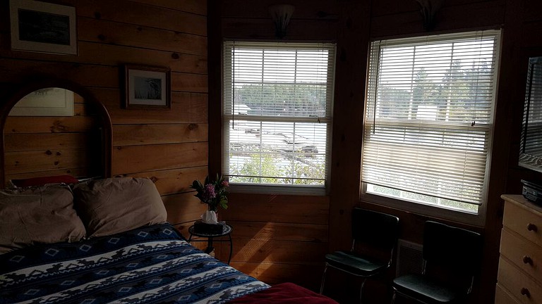 Cabins (Sudbury, Ontario, Canada)