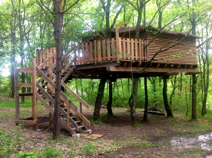 Tree Houses (Beynes, Provence-Alpes-Côte d'Azur, France)