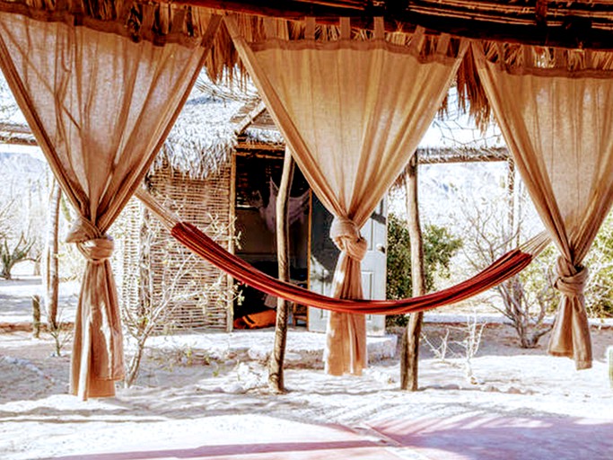 Huts (El Cajete, Baja California del Sur, Mexico)