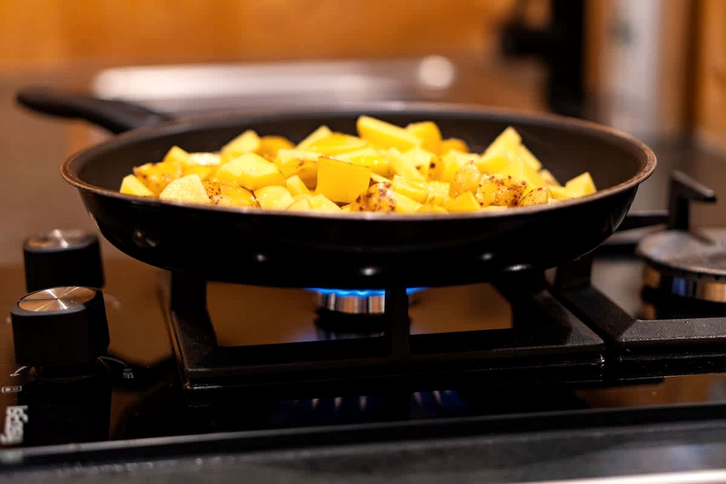 Charming Eco-Friendly Forest Refuge with Outdoor Living Near Mondragon, France