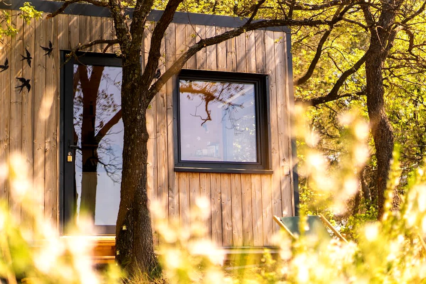 Charming Eco-Friendly Forest Refuge with Outdoor Living Near Mondragon, France