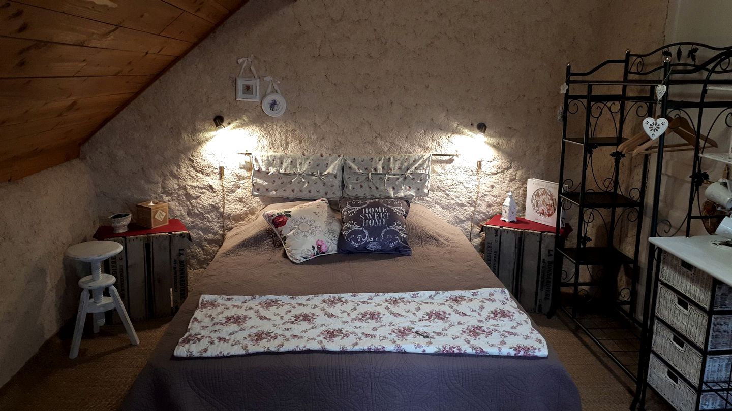 Romantic Room Rental in an Eco-Friendly Bed and Breakfast near Saumur, France