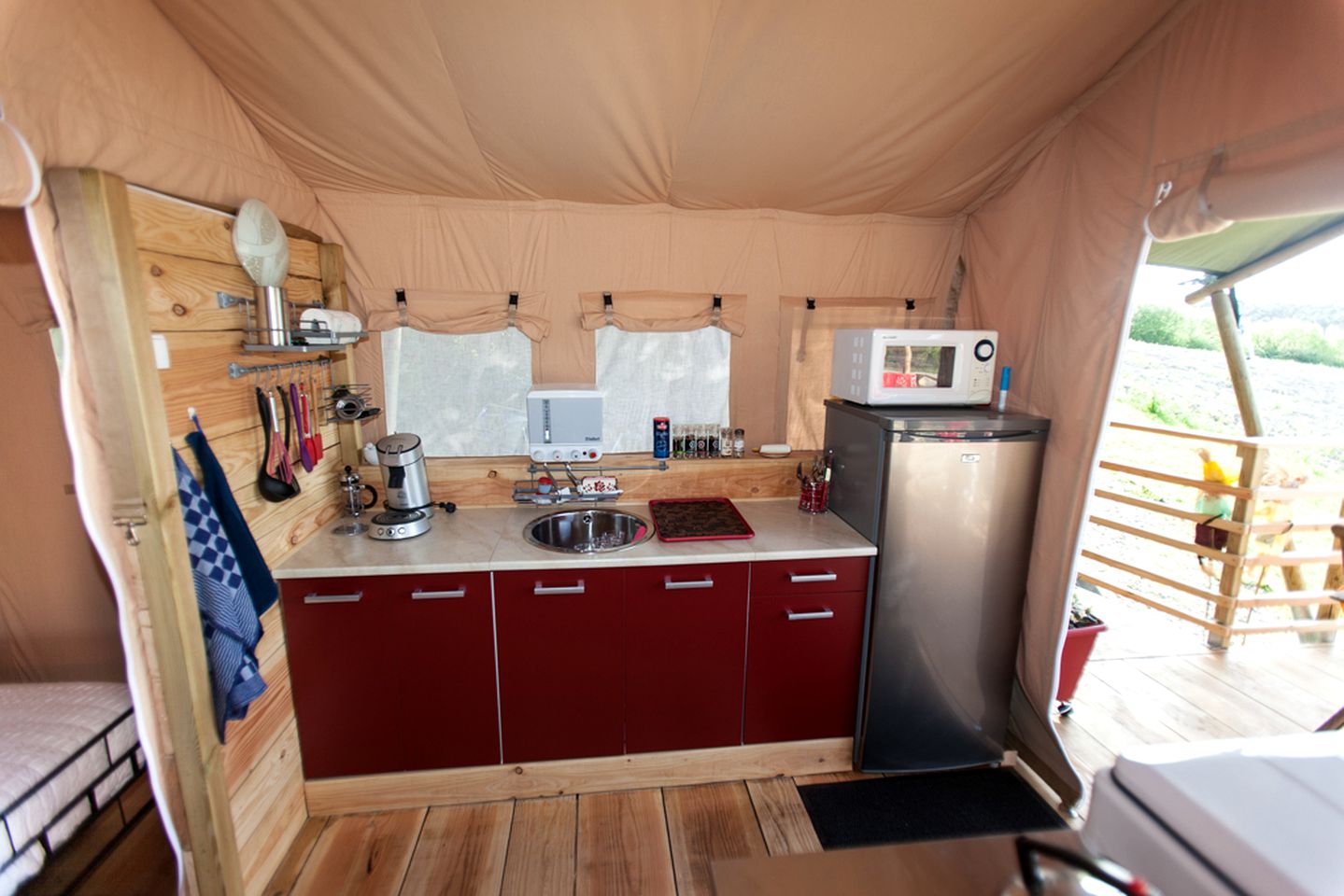 Peaceful Safari Tent Surrounded by Farmland near Perigueux, France