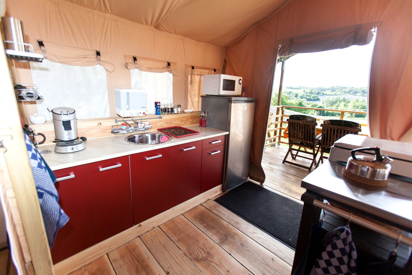Peaceful Safari Tent Surrounded by Farmland near Perigueux, France