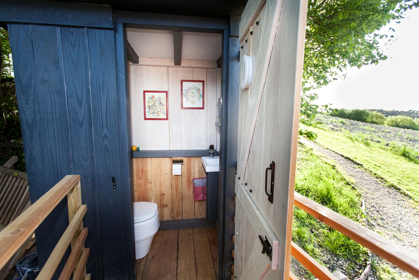 Peaceful Safari Tent Surrounded by Farmland near Perigueux, France