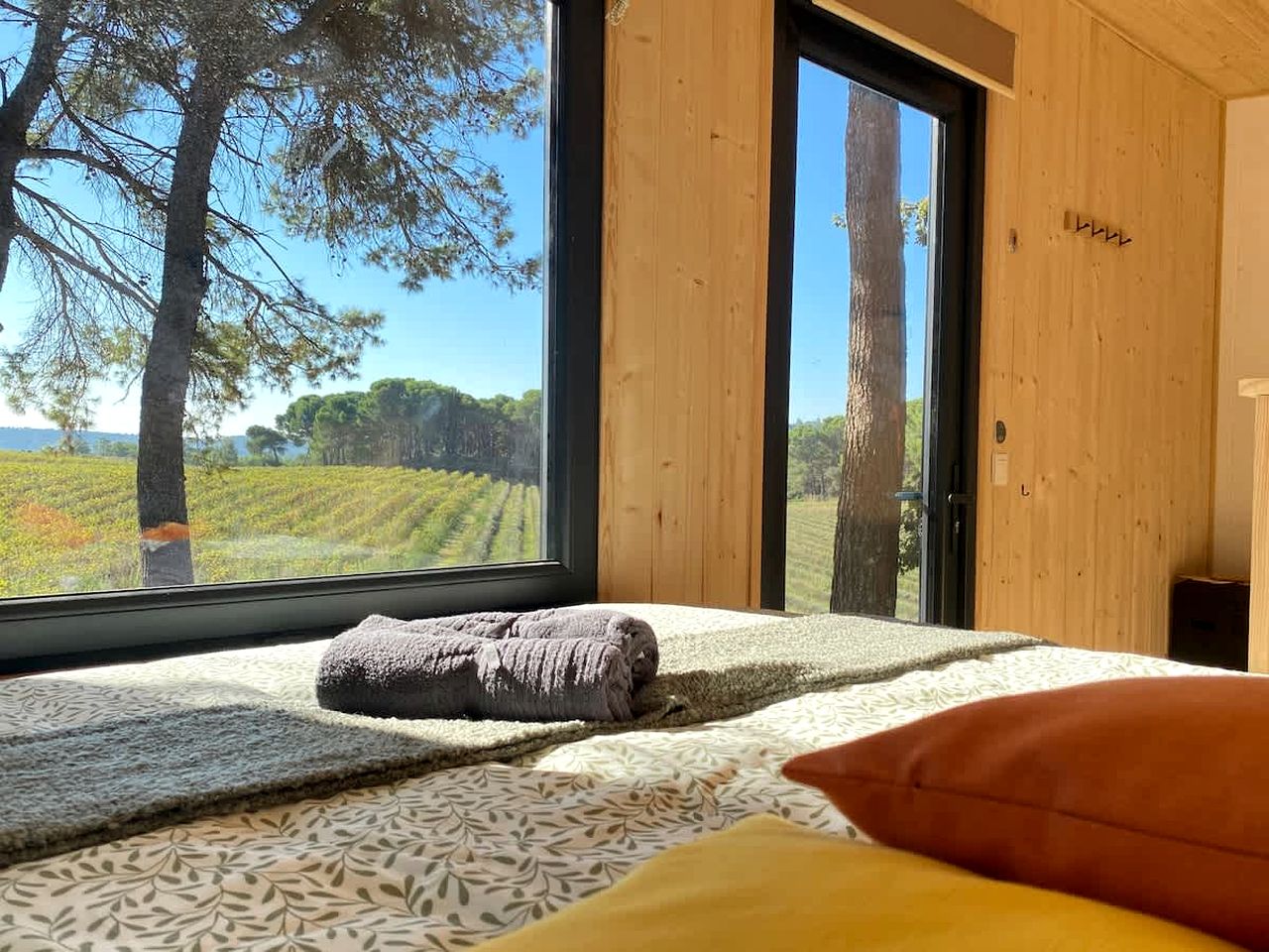 Scenic Eco Tiny Home with Sunrise & Lavender Views near the Rhône River, Mondragon, France