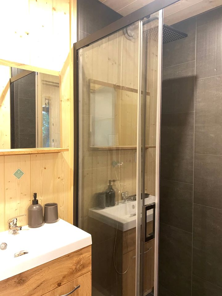 Scenic Eco Tiny Home with Sunrise & Lavender Views near the Rhône River, Mondragon, France