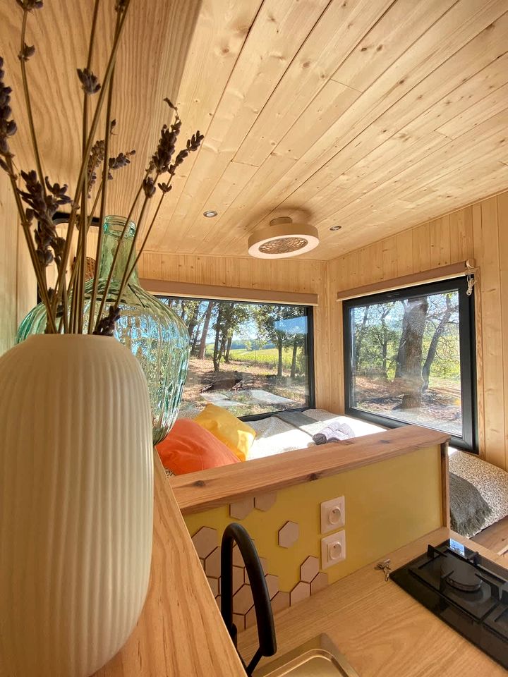 Scenic Eco Tiny Home with Sunrise & Lavender Views near the Rhône River, Mondragon, France