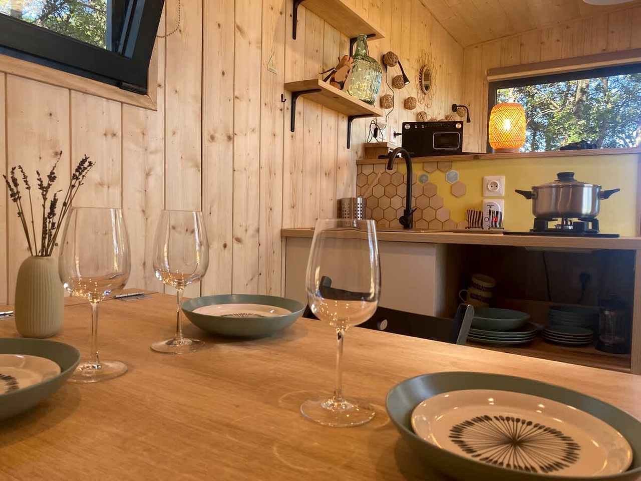 Scenic Eco Tiny Home with Sunrise & Lavender Views near the Rhône River, Mondragon, France