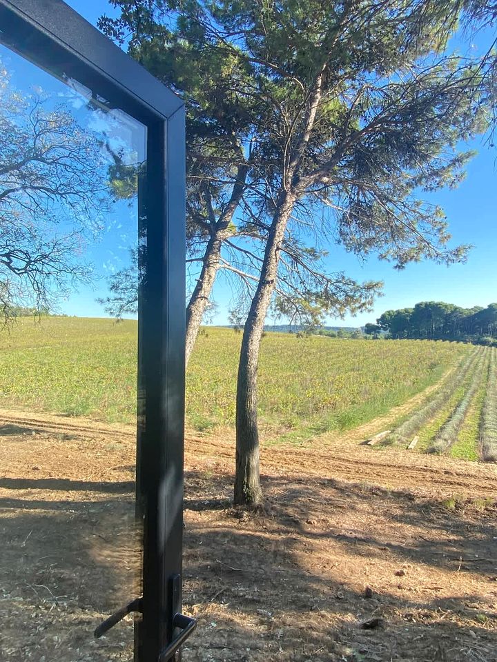 Scenic Eco Tiny Home with Sunrise & Lavender Views near the Rhône River, Mondragon, France