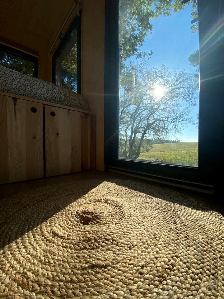 Scenic Eco Tiny Home with Sunrise & Lavender Views near the Rhône River, Mondragon, France