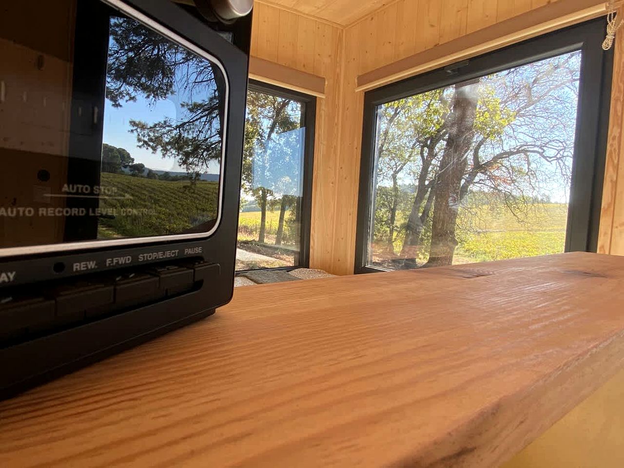 Scenic Eco Tiny Home with Sunrise & Lavender Views near the Rhône River, Mondragon, France