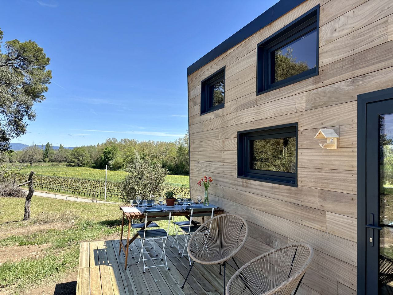 Cosy Eco-Friendly Tiny House with Vineyard Views near Aix-en-Provence, France
