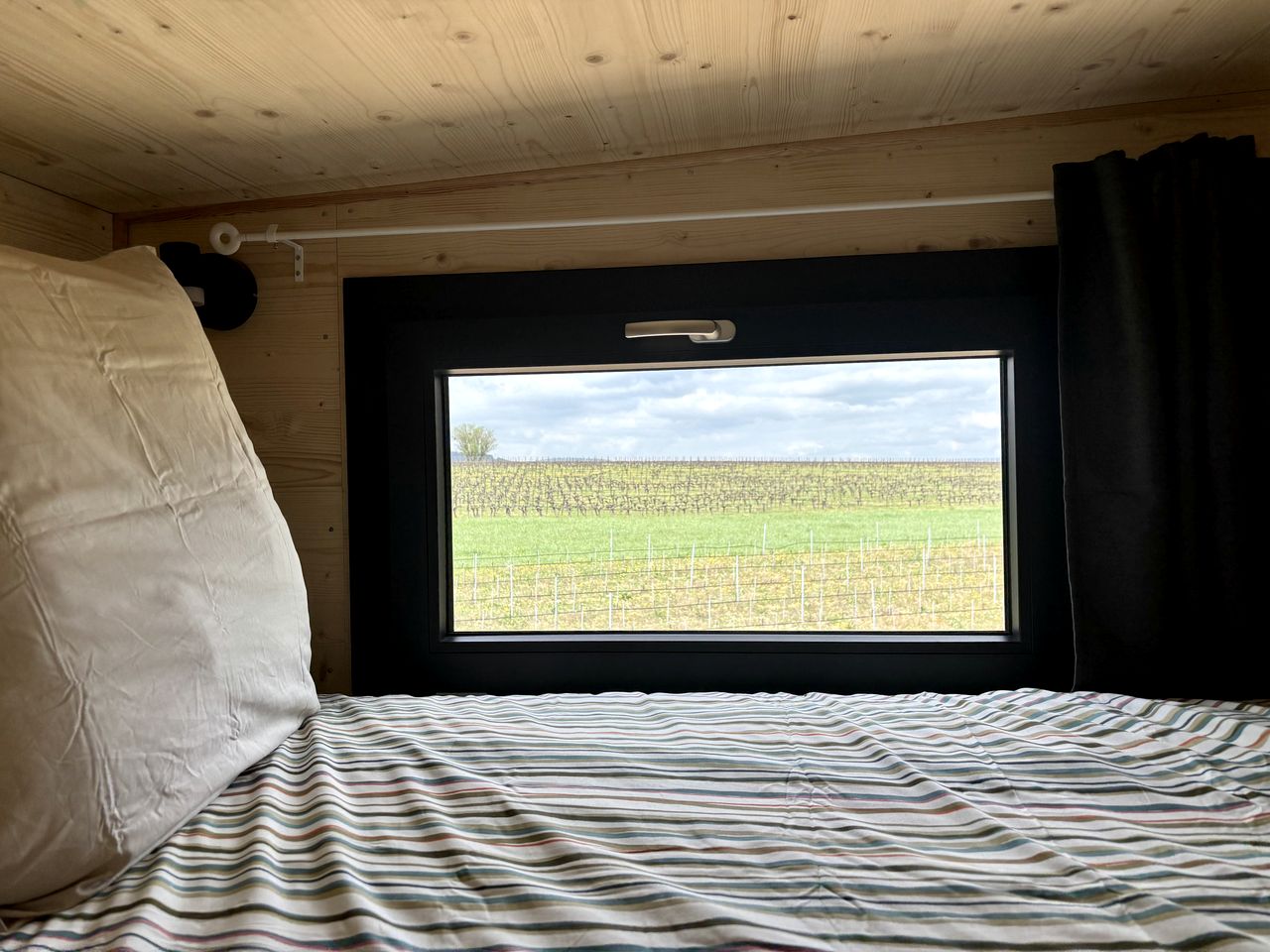 Cosy Eco-Friendly Tiny House with Vineyard Views near Aix-en-Provence, France