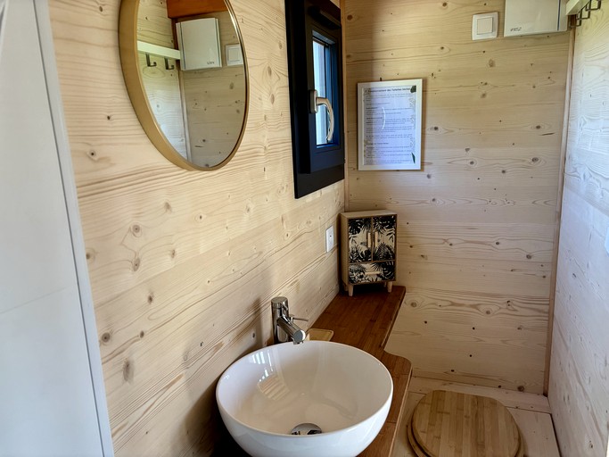 Tiny Houses (France, Meyrargues, Provence-Alpes-Côte d'Azur)