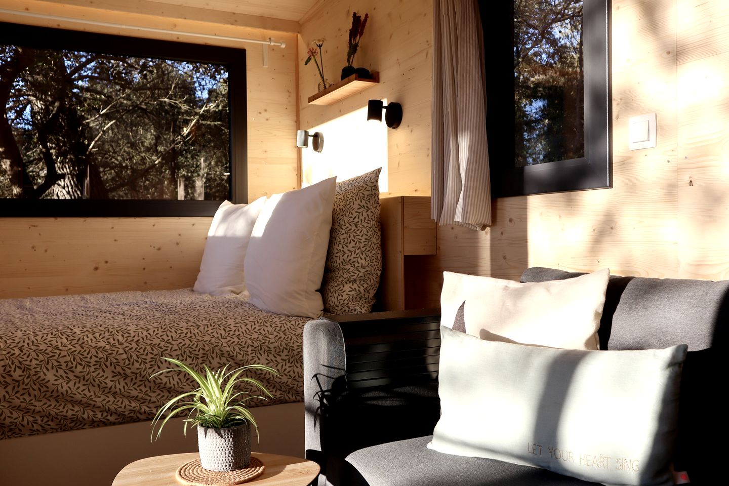 Nature Immersed Tiny House Escape with Private Terrace & Curated Experiences in Provence-Alpes-Côte d'Azur, France