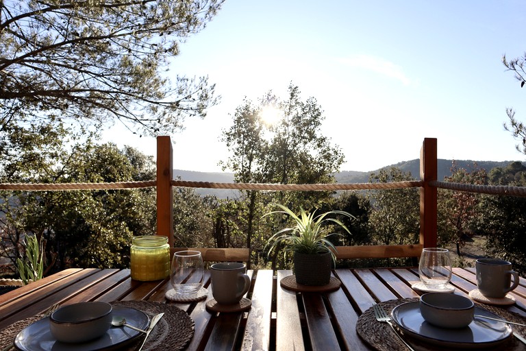 Vacation Rentals (France, --, --)