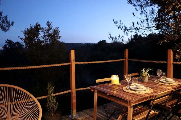 Vacation Rentals (France, --, --)